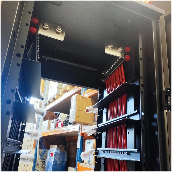 ZYC Energy SIMPO Batterie-Schrank (vorverkabelt) 12 ZYC Energy SIMPO Batterie-Schrank (vorverkabelt)