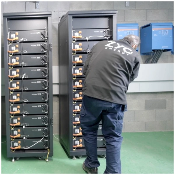 ZYC Energy SIMPO Batterie-Schrank (vorverkabelt) 15 ZYC Energy SIMPO Batterie-Schrank (vorverkabelt)