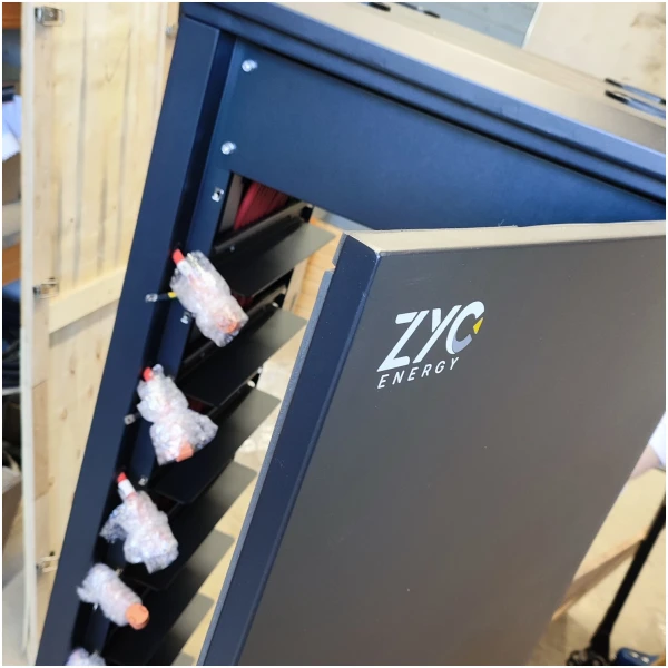 ZYC Energy SIMPO Batterie-Schrank (vorverkabelt) 18 ZYC Energy SIMPO Batterie-Schrank (vorverkabelt)